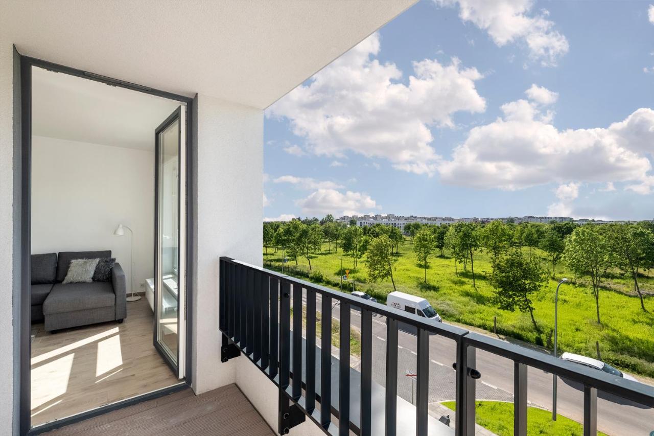 - Aparts Wlochy Apartment *
